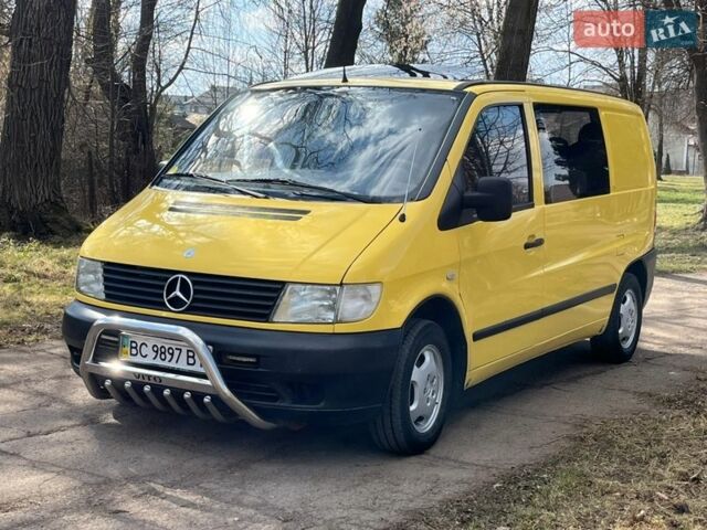 Желтый Мерседес Вито, объемом двигателя 2.2 л и пробегом 200 тыс. км за 5600 $, фото 1 на Automoto.ua