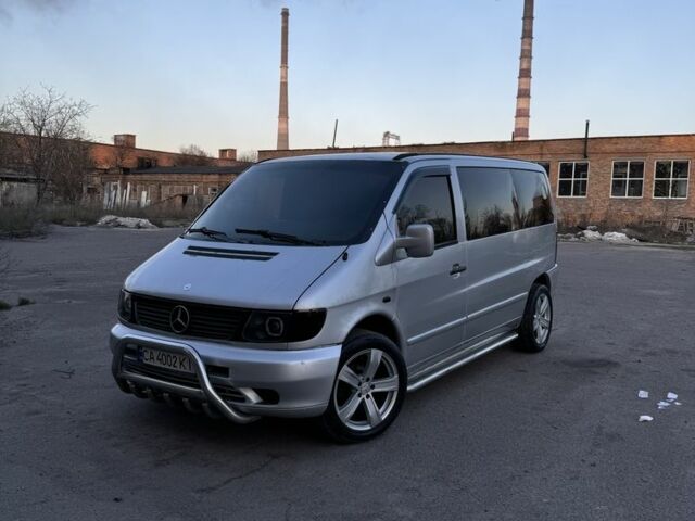 Серый Мерседес Вито, объемом двигателя 2.2 л и пробегом 400 тыс. км за 4000 $, фото 1 на Automoto.ua