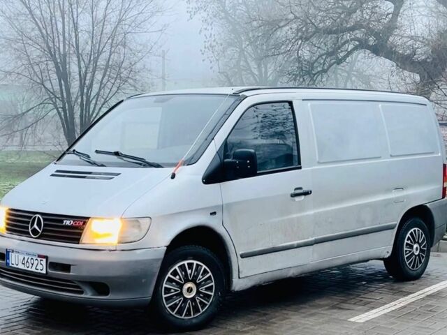 Серый Мерседес Вито, объемом двигателя 2.2 л и пробегом 318 тыс. км за 2850 $, фото 1 на Automoto.ua