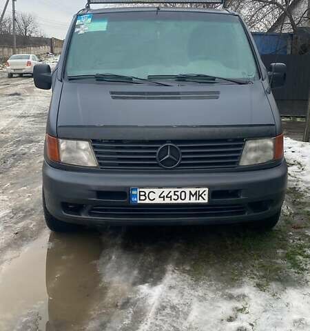 Серый Мерседес Вито, объемом двигателя 2.3 л и пробегом 500 тыс. км за 6200 $, фото 1 на Automoto.ua