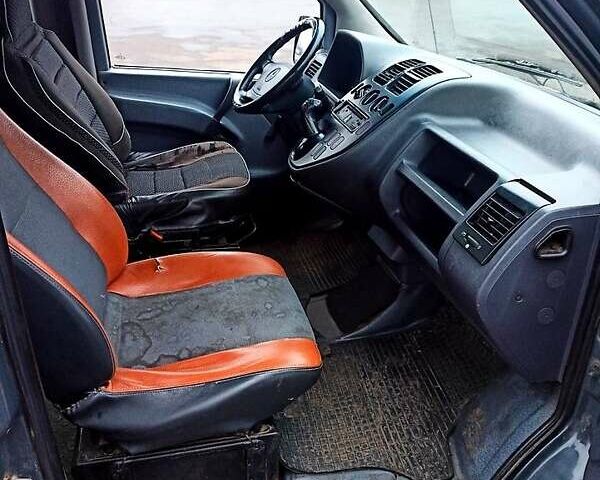 Серый Мерседес Вито, объемом двигателя 2.3 л и пробегом 320 тыс. км за 4100 $, фото 1 на Automoto.ua