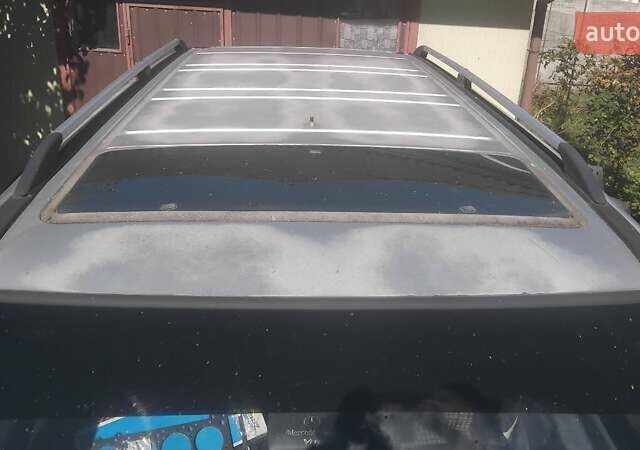 Серый Мерседес Вито, объемом двигателя 2.15 л и пробегом 150 тыс. км за 4000 $, фото 1 на Automoto.ua