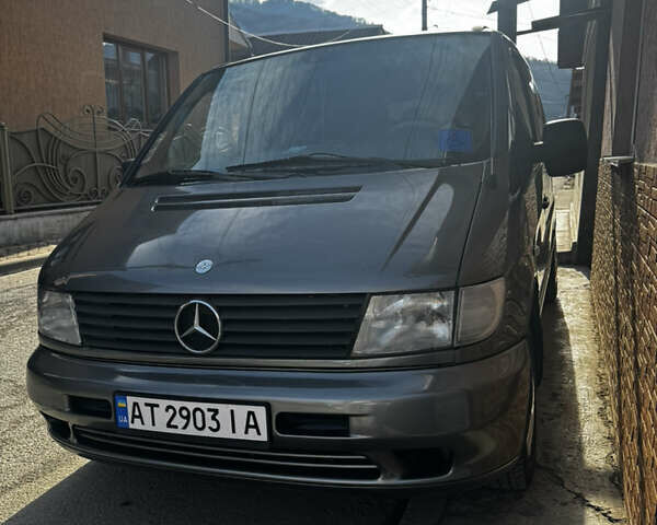 Серый Мерседес Вито, объемом двигателя 2.15 л и пробегом 400 тыс. км за 4200 $, фото 1 на Automoto.ua