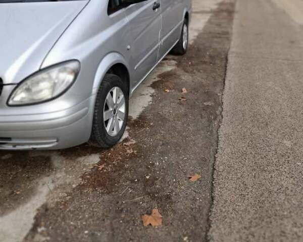 Сірий Мерседес Віто, об'ємом двигуна 2.15 л та пробігом 315 тис. км за 7500 $, фото 1 на Automoto.ua