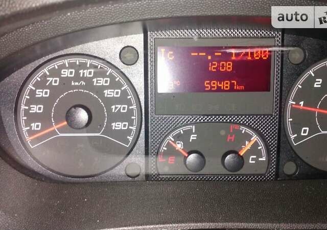 Серый Мерседес Вито, объемом двигателя 2.2 л и пробегом 305 тыс. км за 7500 $, фото 1 на Automoto.ua