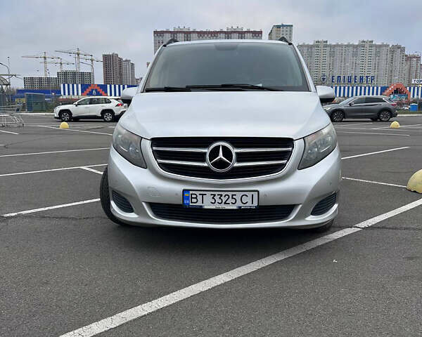 Серый Мерседес Вито, объемом двигателя 2.14 л и пробегом 293 тыс. км за 23000 $, фото 1 на Automoto.ua