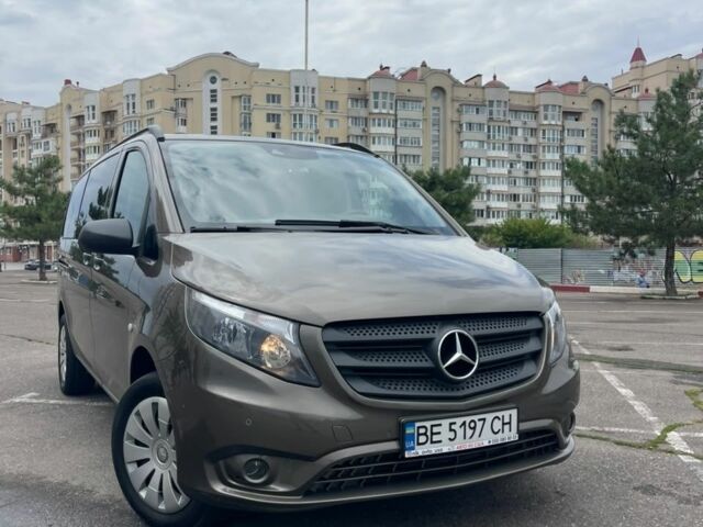 Сірий Мерседес Віто, об'ємом двигуна 2 л та пробігом 25 тис. км за 26601 $, фото 1 на Automoto.ua