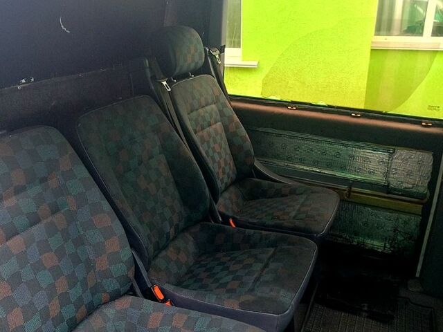 Серый Мерседес Вито, объемом двигателя 2.2 л и пробегом 275 тыс. км за 3000 $, фото 1 на Automoto.ua