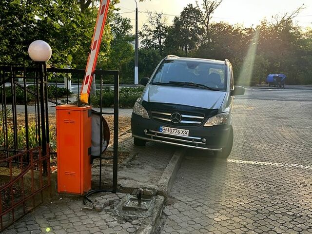 Сірий Мерседес Віто, об'ємом двигуна 2.1 л та пробігом 280 тис. км за 17500 $, фото 1 на Automoto.ua