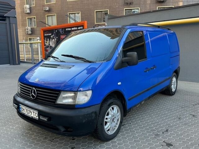 Синий Мерседес Вито, объемом двигателя 2.2 л и пробегом 150 тыс. км за 3777 $, фото 1 на Automoto.ua