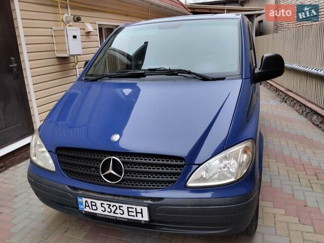 Синий Мерседес Вито, объемом двигателя 2.2 л и пробегом 435 тыс. км за 7200 $, фото 1 на Automoto.ua