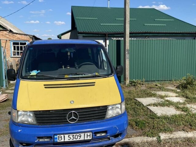 Синий Мерседес Вито, объемом двигателя 2.3 л и пробегом 385 тыс. км за 3800 $, фото 1 на Automoto.ua