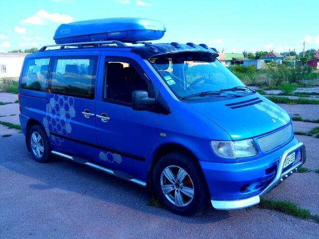 Синий Мерседес Вито, объемом двигателя 2.3 л и пробегом 570 тыс. км за 4700 $, фото 1 на Automoto.ua