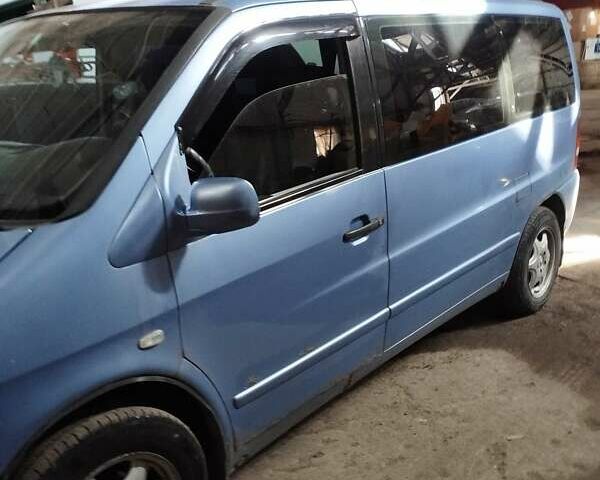 Синий Мерседес Вито, объемом двигателя 2.3 л и пробегом 396 тыс. км за 4000 $, фото 1 на Automoto.ua