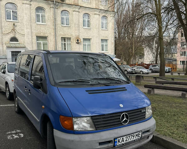 Синий Мерседес Вито, объемом двигателя 2.3 л и пробегом 330 тыс. км за 5000 $, фото 1 на Automoto.ua