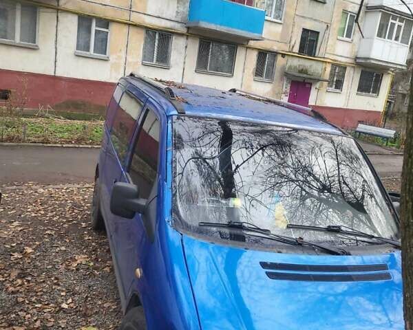 Синий Мерседес Вито, объемом двигателя 2.15 л и пробегом 400 тыс. км за 3200 $, фото 1 на Automoto.ua