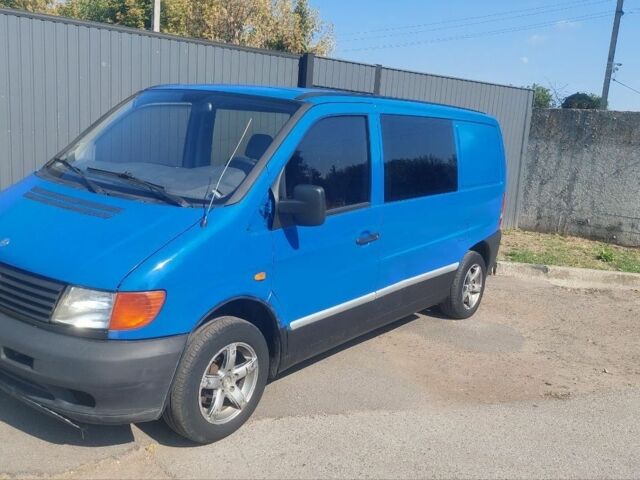 Синий Мерседес Вито, объемом двигателя 2.3 л и пробегом 390 тыс. км за 4200 $, фото 1 на Automoto.ua