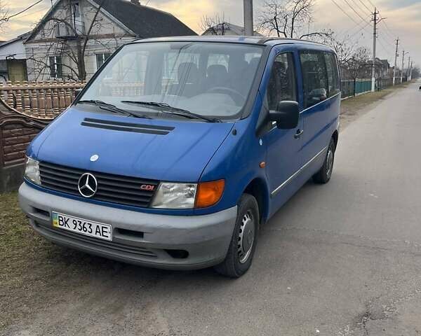 Синий Мерседес Вито, объемом двигателя 2.15 л и пробегом 212 тыс. км за 4300 $, фото 1 на Automoto.ua