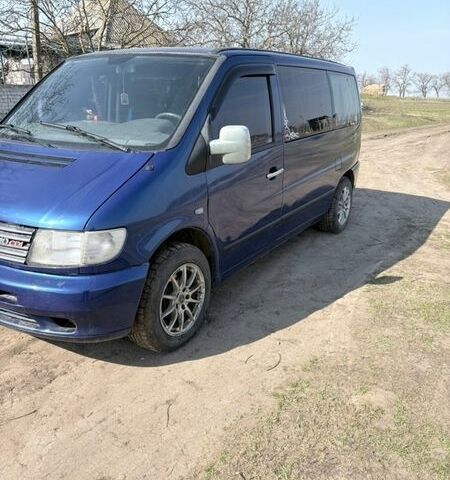 Синий Мерседес Вито, объемом двигателя 2.2 л и пробегом 478 тыс. км за 5500 $, фото 1 на Automoto.ua