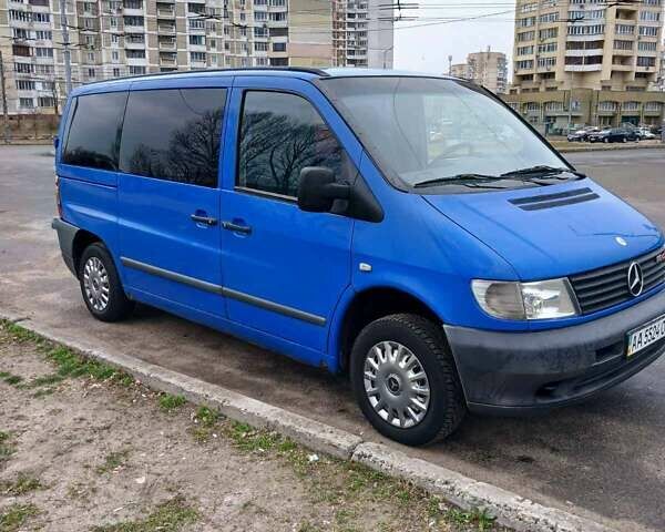 Синий Мерседес Вито, объемом двигателя 2.2 л и пробегом 529 тыс. км за 5200 $, фото 1 на Automoto.ua