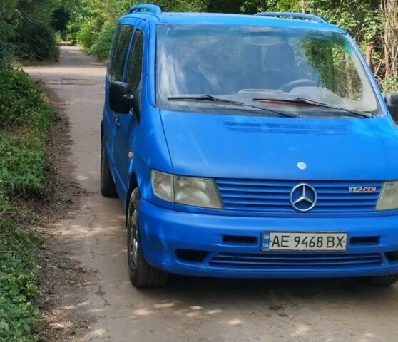 Синий Мерседес Вито, объемом двигателя 2.1 л и пробегом 370 тыс. км за 4700 $, фото 1 на Automoto.ua