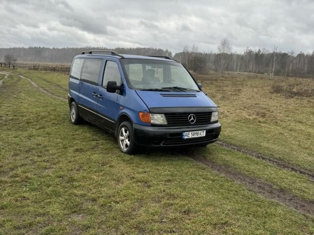 Синий Мерседес Вито, объемом двигателя 2.1 л и пробегом 400 тыс. км за 2000 $, фото 1 на Automoto.ua