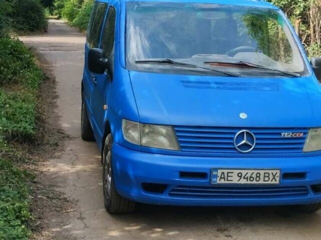Синий Мерседес Вито, объемом двигателя 2.1 л и пробегом 370 тыс. км за 4700 $, фото 1 на Automoto.ua