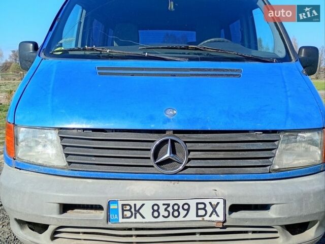 Синий Мерседес Вито, объемом двигателя 2.15 л и пробегом 383 тыс. км за 2000 $, фото 1 на Automoto.ua