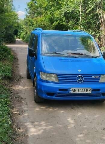 Синий Мерседес Вито, объемом двигателя 2.1 л и пробегом 370 тыс. км за 4700 $, фото 1 на Automoto.ua