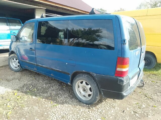 Синий Мерседес Вито, объемом двигателя 2.2 л и пробегом 400 тыс. км за 2800 $, фото 1 на Automoto.ua