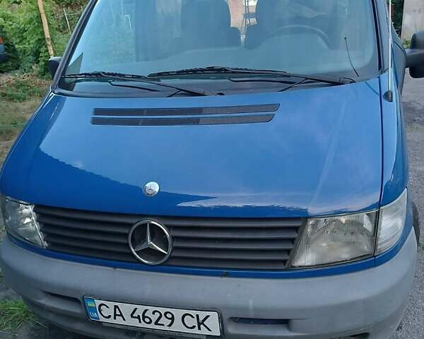 Синий Мерседес Вито, объемом двигателя 2.15 л и пробегом 201 тыс. км за 6100 $, фото 1 на Automoto.ua