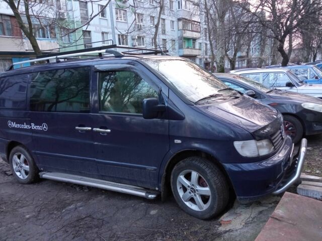 Синий Мерседес Вито, объемом двигателя 2.1 л и пробегом 300 тыс. км за 5000 $, фото 1 на Automoto.ua