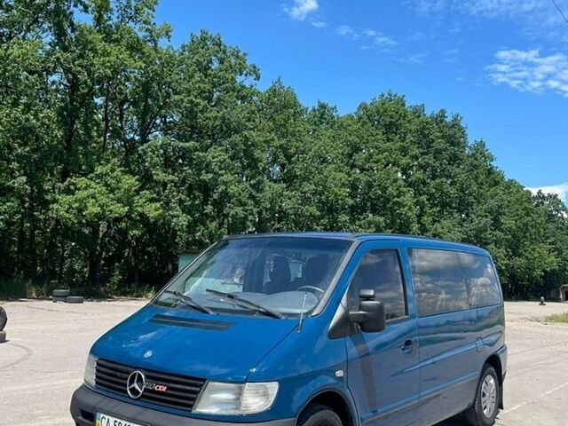 Синий Мерседес Вито, объемом двигателя 2.2 л и пробегом 349 тыс. км за 5200 $, фото 1 на Automoto.ua