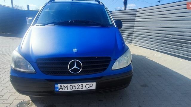 Синий Мерседес Вито, объемом двигателя 2.15 л и пробегом 300 тыс. км за 7000 $, фото 1 на Automoto.ua