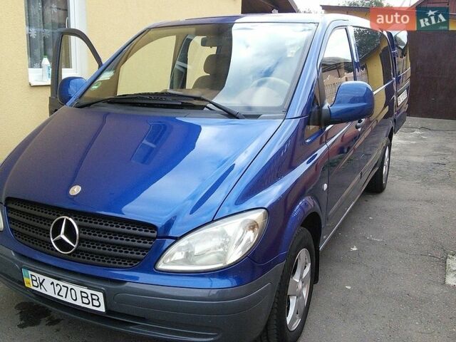 Синий Мерседес Вито, объемом двигателя 3.2 л и пробегом 330 тыс. км за 4990 $, фото 1 на Automoto.ua