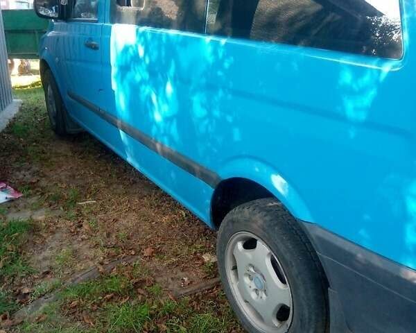 Синий Мерседес Вито, объемом двигателя 2.1 л и пробегом 330 тыс. км за 5650 $, фото 1 на Automoto.ua