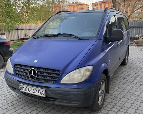 Синий Мерседес Вито, объемом двигателя 2.15 л и пробегом 384 тыс. км за 4500 $, фото 1 на Automoto.ua