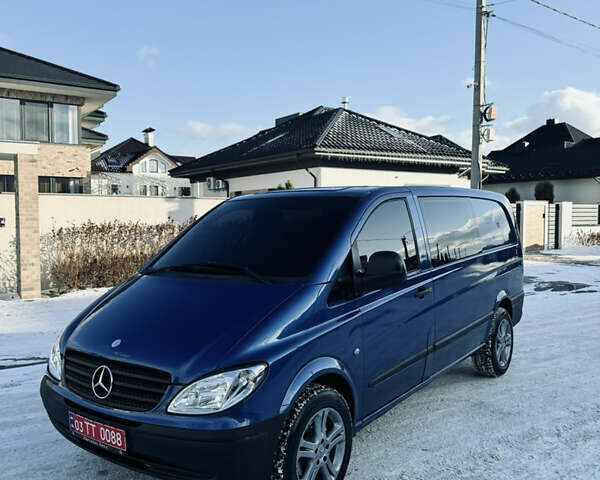 Синий Мерседес Вито, объемом двигателя 2.2 л и пробегом 350 тыс. км за 7500 $, фото 1 на Automoto.ua