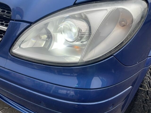 Синий Мерседес Вито, объемом двигателя 2.1 л и пробегом 367 тыс. км за 8700 $, фото 1 на Automoto.ua