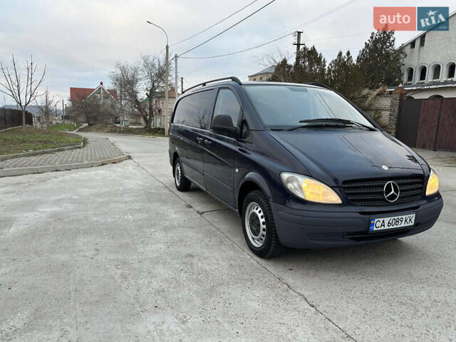 Синий Мерседес Вито, объемом двигателя 2.2 л и пробегом 281 тыс. км за 7400 $, фото 1 на Automoto.ua