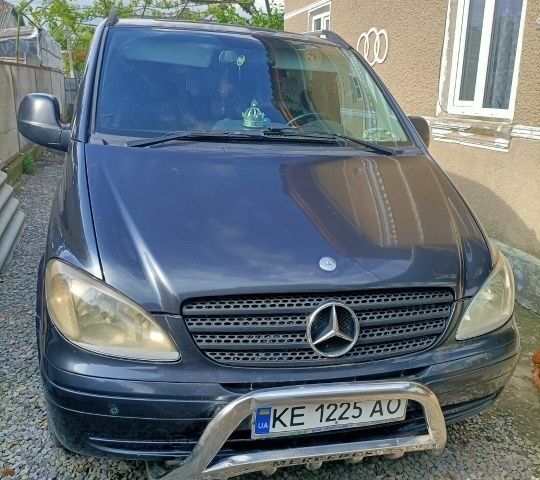 Синий Мерседес Вито, объемом двигателя 2.1 л и пробегом 223 тыс. км за 10000 $, фото 1 на Automoto.ua