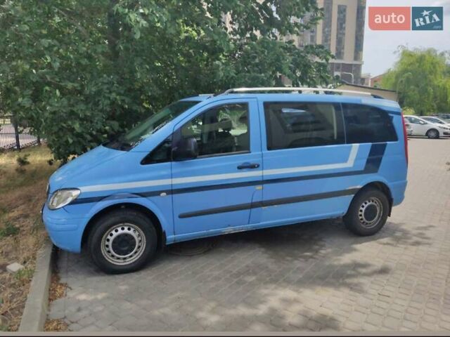 Синий Мерседес Вито, объемом двигателя 2.15 л и пробегом 389 тыс. км за 6800 $, фото 1 на Automoto.ua