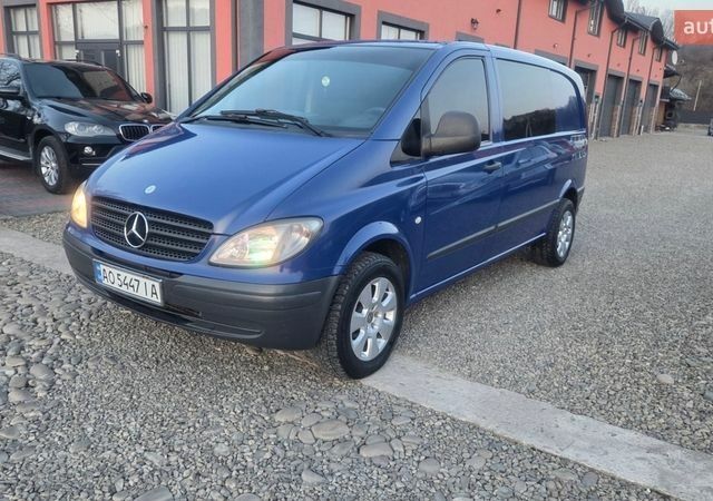 Синий Мерседес Вито, объемом двигателя 2.15 л и пробегом 272 тыс. км за 5600 $, фото 1 на Automoto.ua