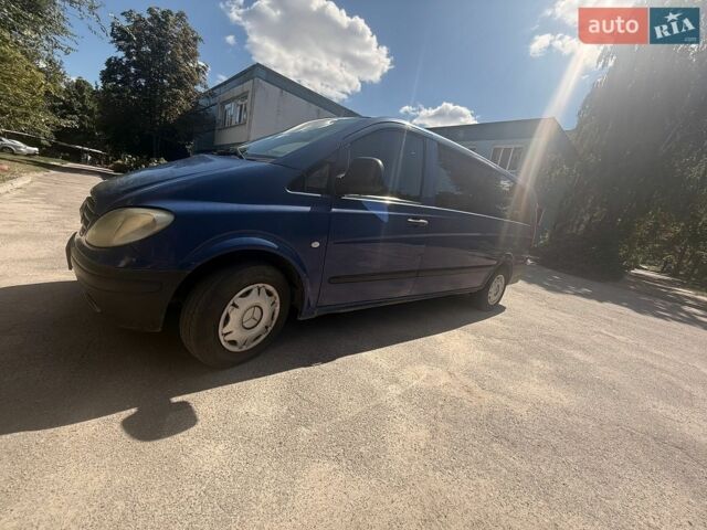 Синий Мерседес Вито, объемом двигателя 2.2 л и пробегом 297 тыс. км за 9000 $, фото 1 на Automoto.ua