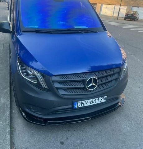 Синий Мерседес Вито, объемом двигателя 2.2 л и пробегом 270 тыс. км за 12216 $, фото 1 на Automoto.ua
