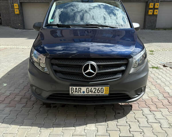 Синий Мерседес Вито, объемом двигателя 2.14 л и пробегом 400 тыс. км за 25500 $, фото 1 на Automoto.ua