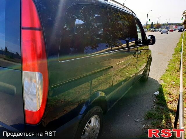 Синий Мерседес Вито, объемом двигателя 2.2 л и пробегом 344 тыс. км за 7500 $, фото 1 на Automoto.ua