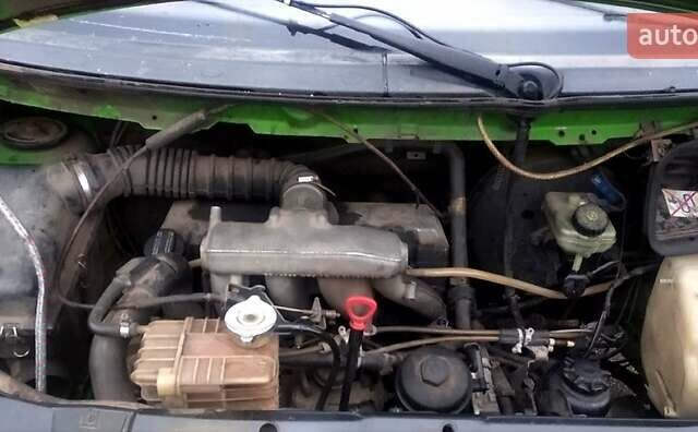 Зеленый Мерседес Вито, объемом двигателя 2.3 л и пробегом 500 тыс. км за 2850 $, фото 1 на Automoto.ua