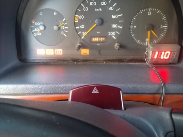 Зеленый Мерседес Вито, объемом двигателя 2 л и пробегом 320 тыс. км за 5500 $, фото 1 на Automoto.ua