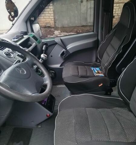 Зеленый Мерседес Вито, объемом двигателя 2.15 л и пробегом 392 тыс. км за 4300 $, фото 1 на Automoto.ua